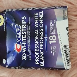 Brand New CREST 3D WHITESTRIPS PROFESSIONAL WHITE DENTAL WHITENING KIT
